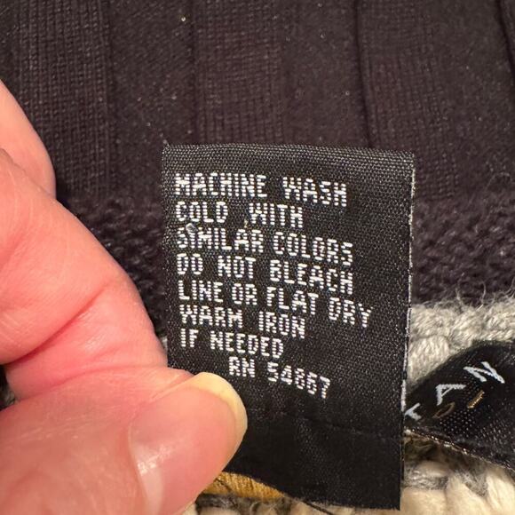 Metropolitan New York 10001 Black White Sweater - Size Medium - Picture 6 of 6